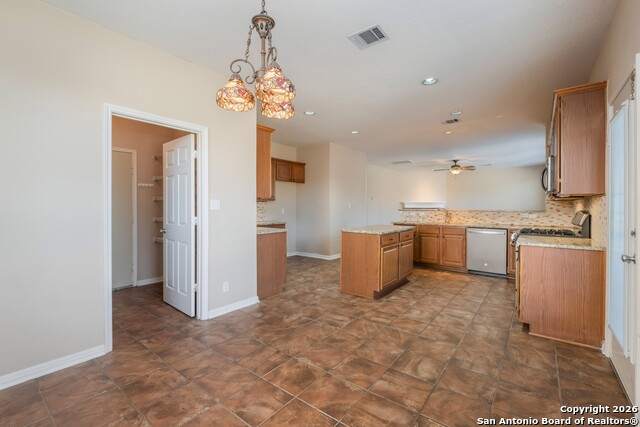 Listing photo id 16 for 9546 Haviland Ct