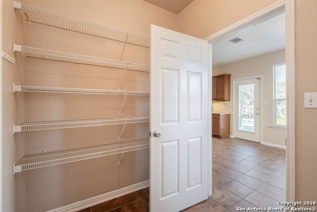 Listing photo id 18 for 9546 Haviland Ct