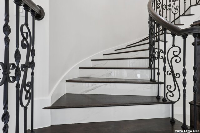 Image 29 of 49 For 10014 Ivory  