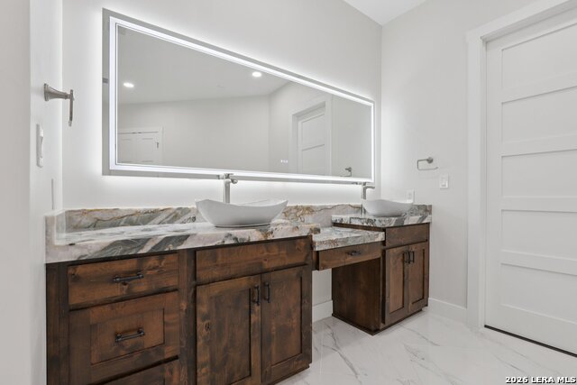 Image 37 of 49 For 10014 Ivory  