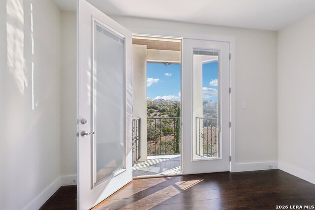 Image 45 of 49 For 10014 Ivory  