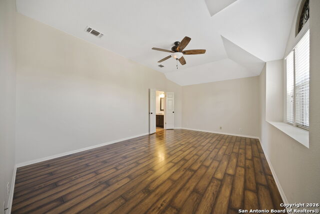 Listing photo id 12 for 14235 Red Maple Wood