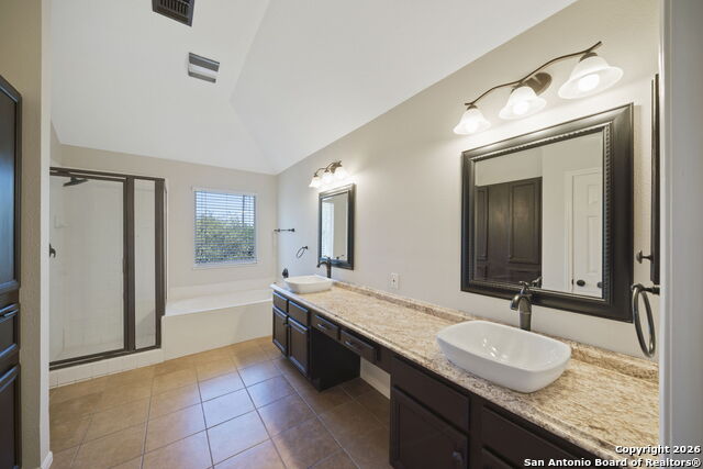 Listing photo id 14 for 14235 Red Maple Wood