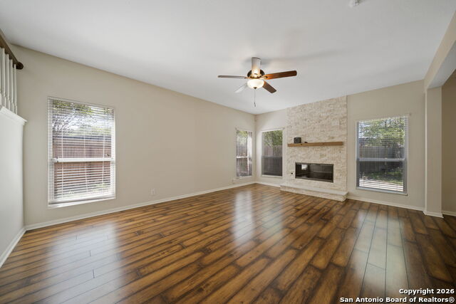 Listing photo id 4 for 14235 Red Maple Wood