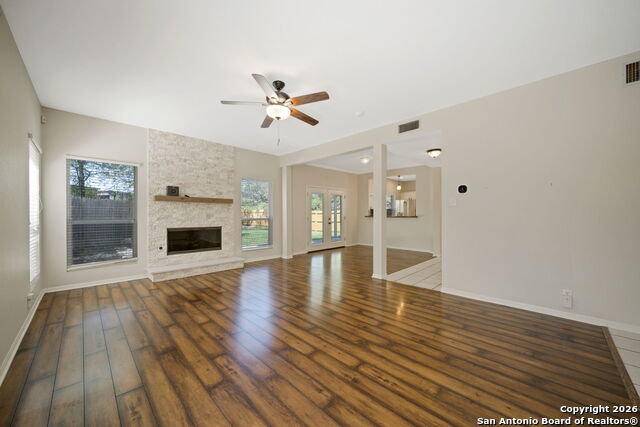 Listing photo id 5 for 14235 Red Maple Wood