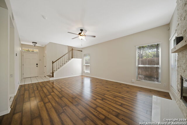 Listing photo id 7 for 14235 Red Maple Wood