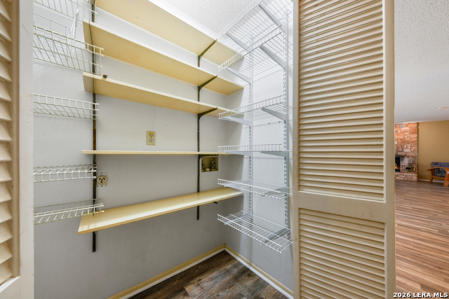 Image 14 of 35 For 1033 Live Oak E