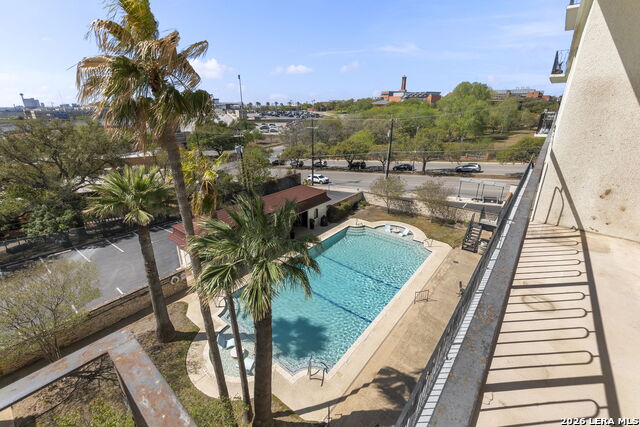 Image 15 of 31 For 700 Hildebrand  301