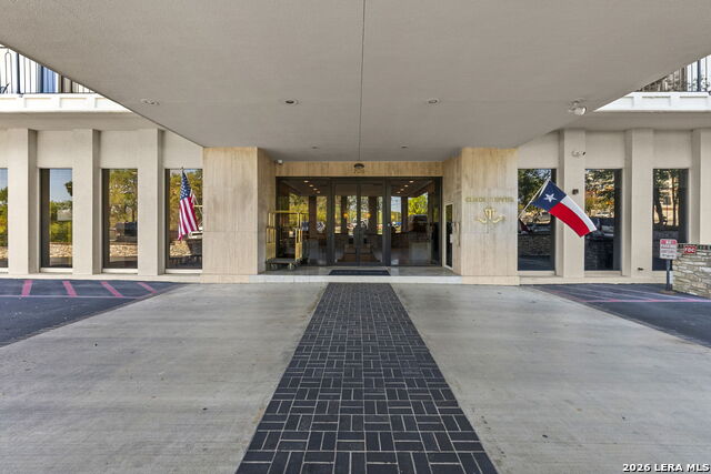 Image 16 of 31 For 700 Hildebrand  301