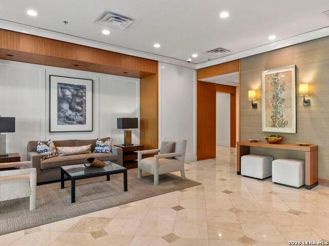 Image 17 of 31 For 700 Hildebrand  301