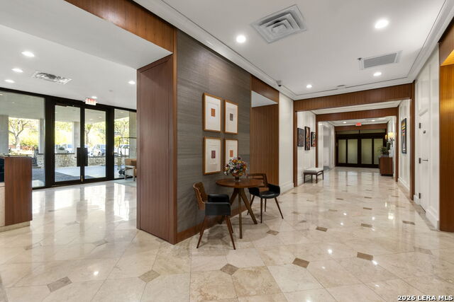 Image 18 of 31 For 700 Hildebrand  301