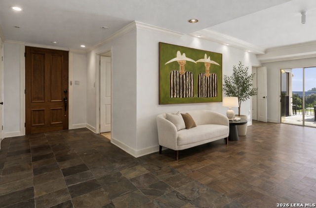 Image 2 of 31 For 700 Hildebrand  301