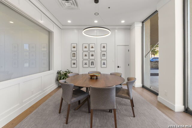 Image 20 of 31 For 700 Hildebrand  301