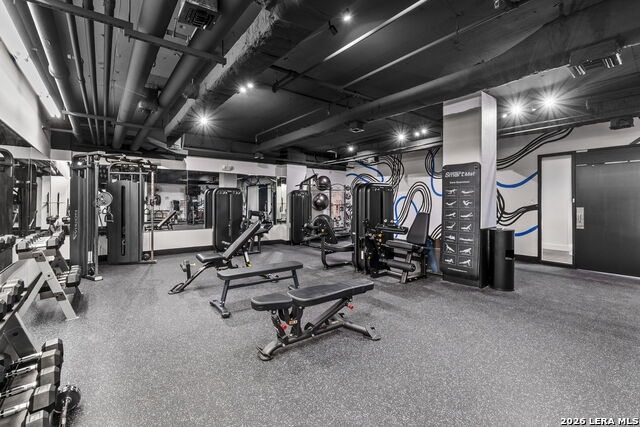 Image 22 of 31 For 700 Hildebrand  301