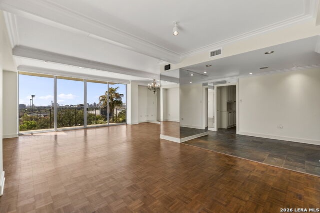 Image 23 of 31 For 700 Hildebrand  301