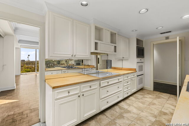 Image 4 of 31 For 700 Hildebrand  301