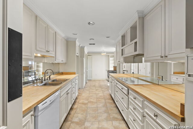 Image 5 of 31 For 700 Hildebrand  301