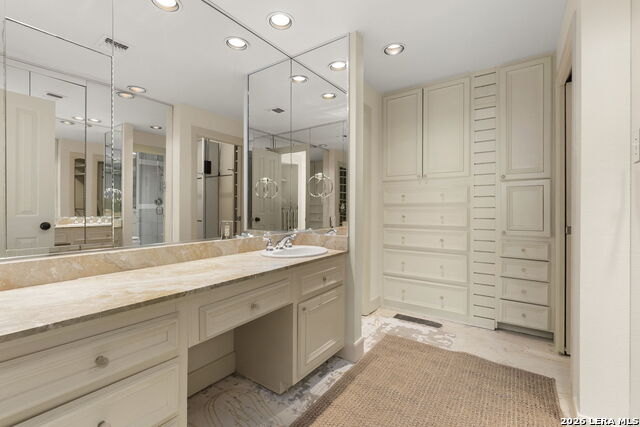 Image 7 of 31 For 700 Hildebrand  301