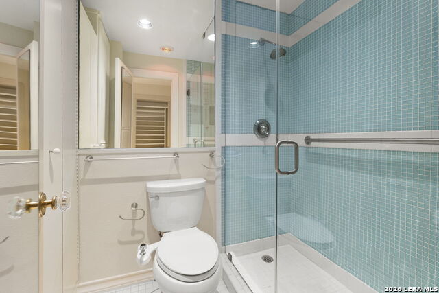 Image 8 of 31 For 700 Hildebrand  301