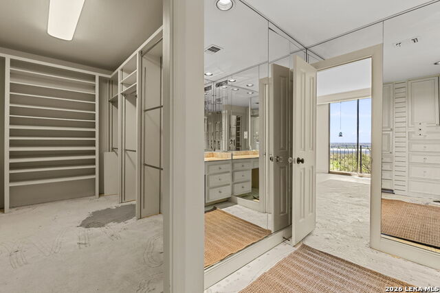 Image 9 of 31 For 700 Hildebrand  301