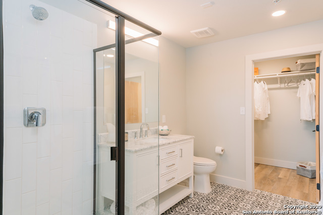 Image 16 of 20 For 210 Peden W 112