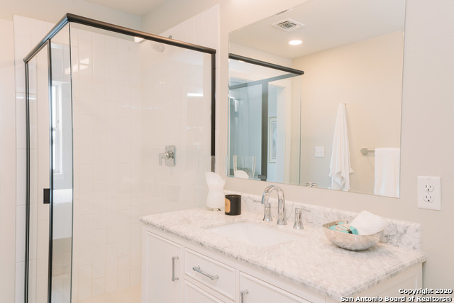 Image 17 of 20 For 210 Peden W 112