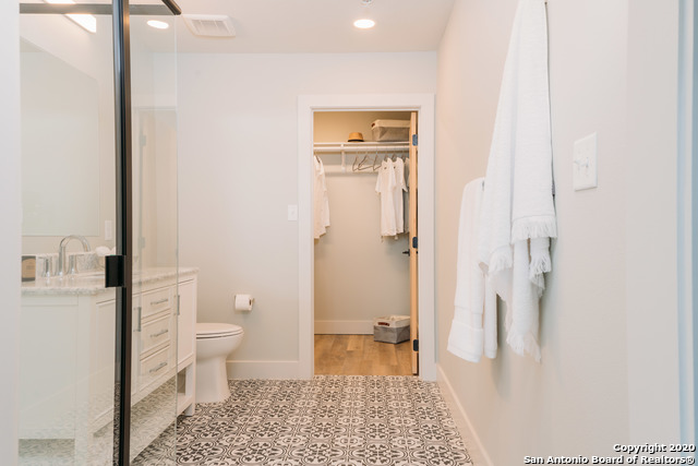 Image 18 of 20 For 210 Peden W 112