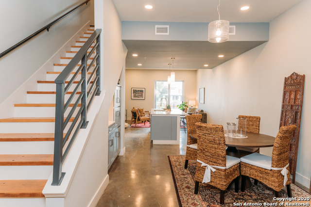 Image 7 of 20 For 210 Peden W 112