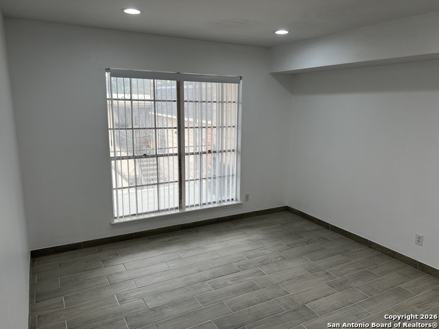 Image 13 of 24 For 7500 Callaghan  182