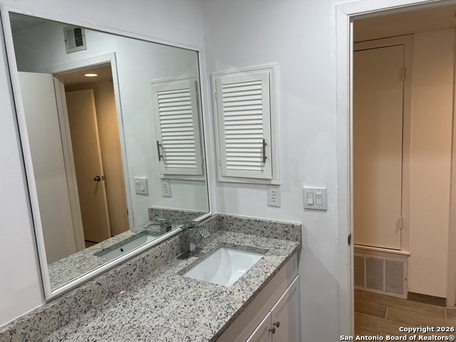 Image 14 of 24 For 7500 Callaghan  182