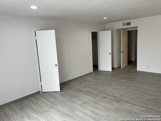 Image 17 of 24 For 7500 Callaghan  182