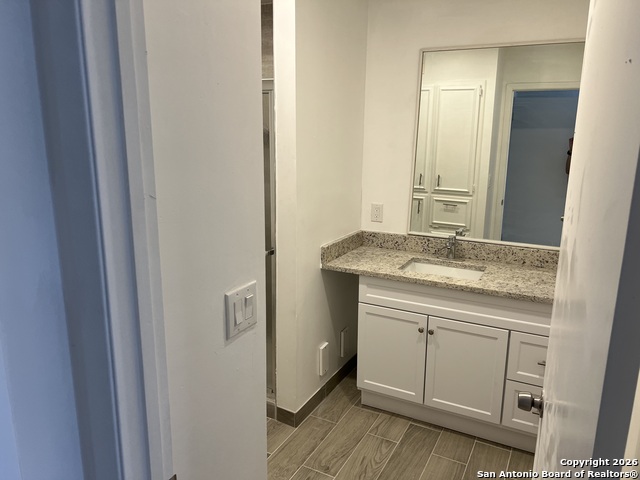 Image 18 of 24 For 7500 Callaghan  182