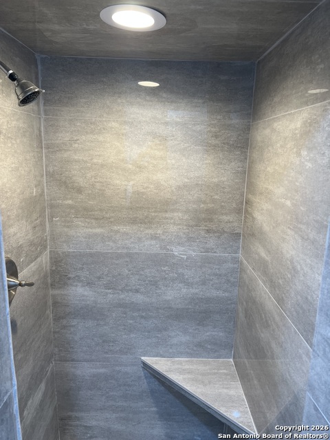 Image 19 of 24 For 7500 Callaghan  182