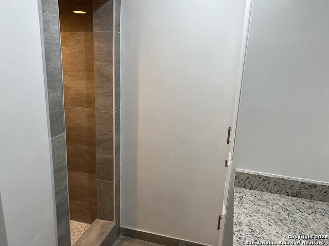 Image 20 of 24 For 7500 Callaghan  182