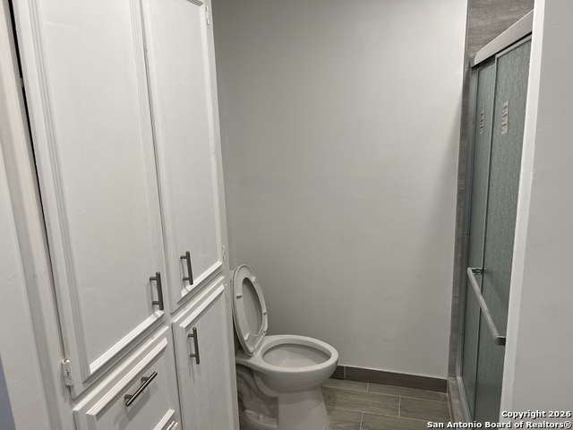 Image 21 of 24 For 7500 Callaghan  182