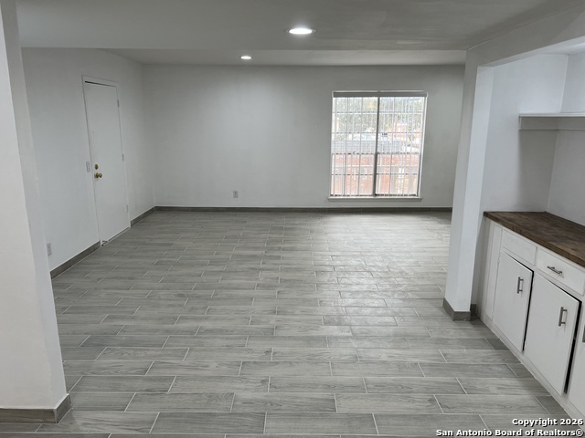 Image 3 of 24 For 7500 Callaghan  182