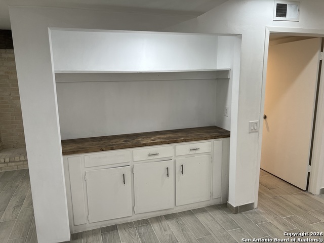 Image 5 of 24 For 7500 Callaghan  182