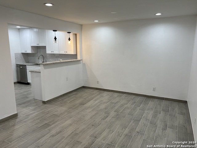 Image 6 of 24 For 7500 Callaghan  182