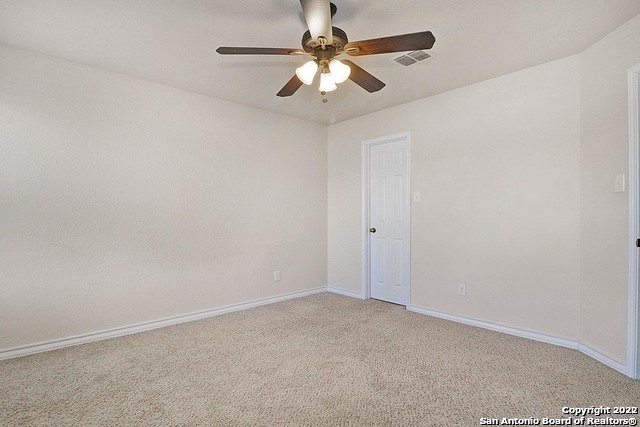 Listing photo id 8 for 4916 Appleseed Ct