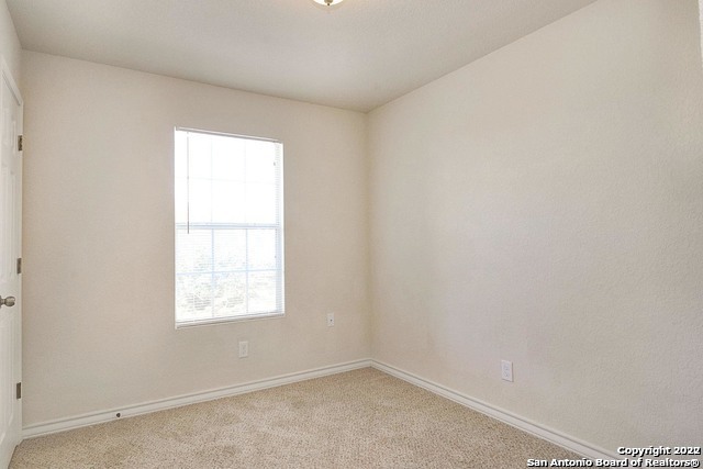 Listing photo id 13 for 4916 Appleseed Ct