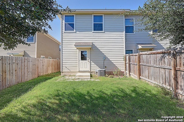 Listing photo id 15 for 4916 Appleseed Ct