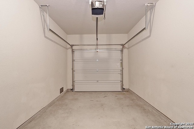 Listing photo id 6 for 4916 Appleseed Ct