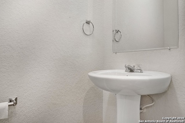 Listing photo id 7 for 4916 Appleseed Ct