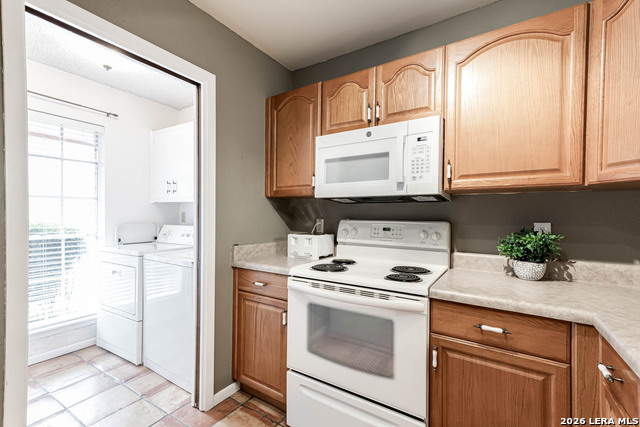 Image 8 of 22 For 11303 Vance Jackson  E3