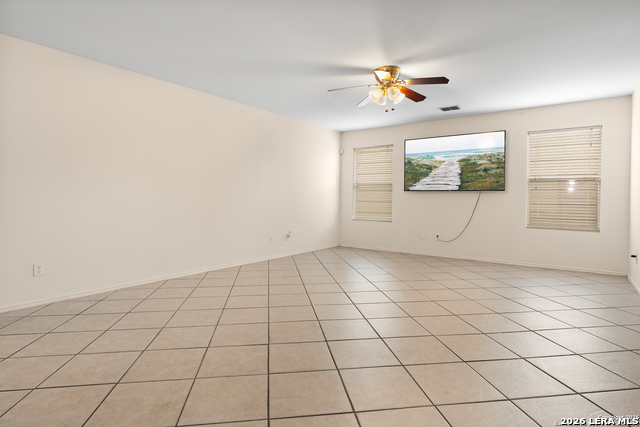 Listing photo id 2 for 25035 Longbranch Run