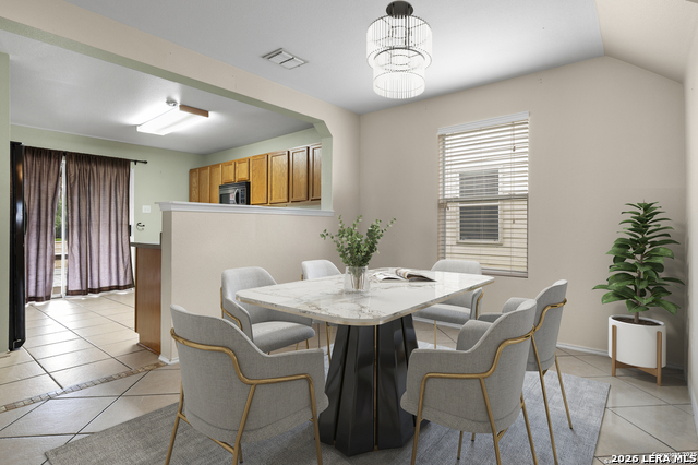 Listing photo id 5 for 25035 Longbranch Run