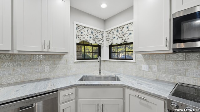 Image 15 of 50 For 132 Outer Dr W