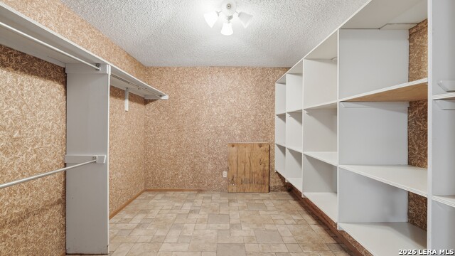 Image 35 of 50 For 132 Outer Dr W