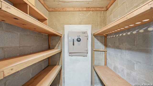 Image 37 of 50 For 132 Outer Dr W