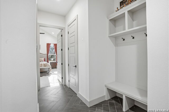 Image 21 of 42 For 153 Chisum  